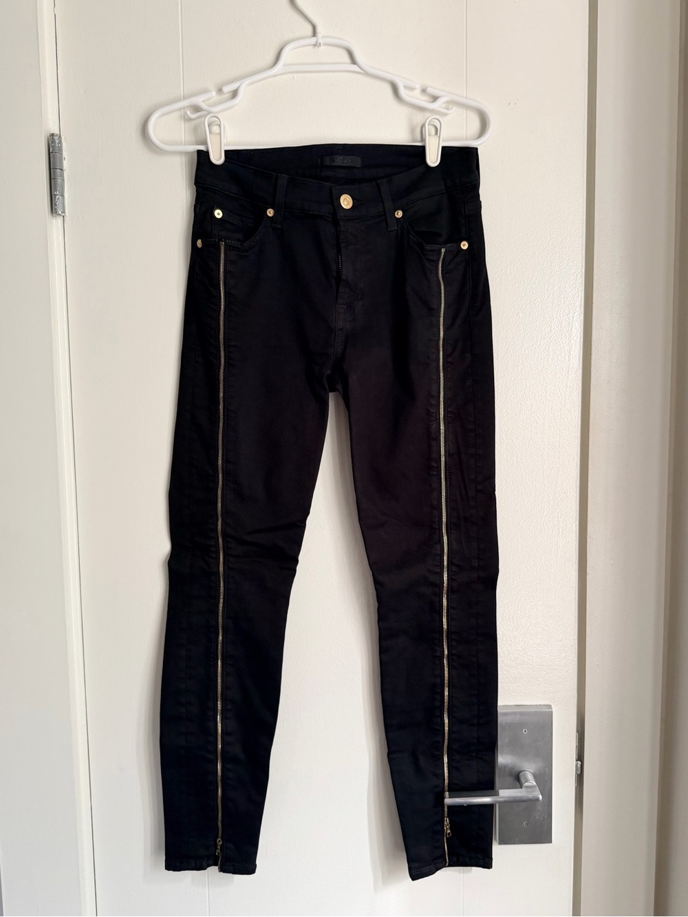 7FAM black skinny jeans with full length zippers 27